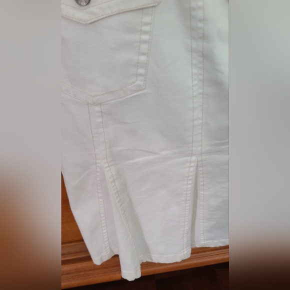 White skirt - Picture 7 of 11